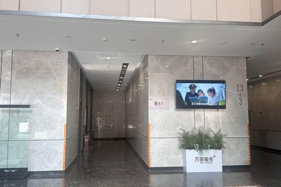 华润万象汇办公楼电梯厅与楼层导视