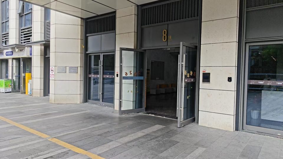 南昌融信办公楼入口（华润万象汇商业中心）